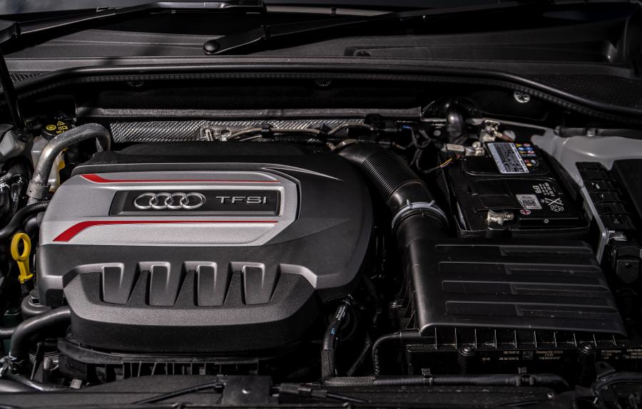 Моторный отсек Audi SQ2 2019 года  (UK) (фото 23 из 41)